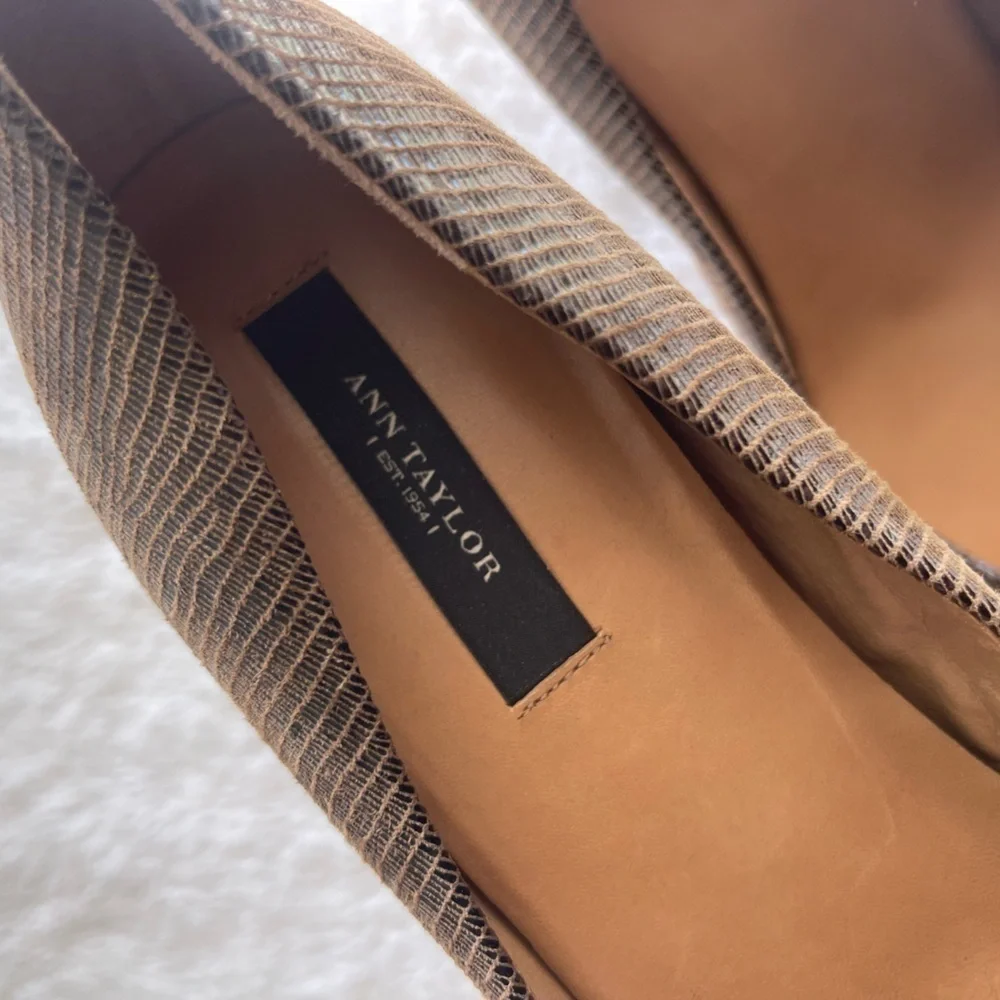 Ann Taylor reptile texture leather round toe wedge